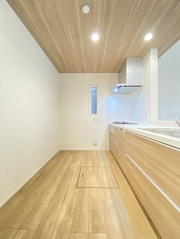 家族との距離が近いキッチンです。ご家族の笑顔や支えがいつもそばにあります。