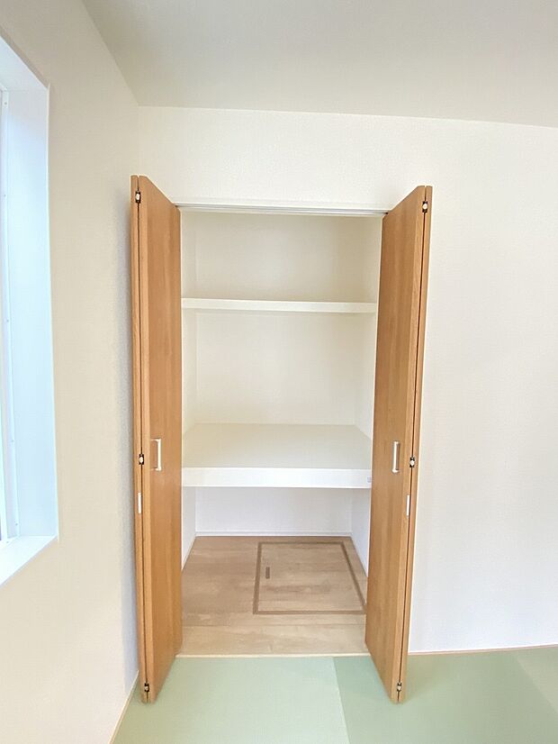 季節の収納もおまかせ。お布団も収納できる押し入れも完備されています。