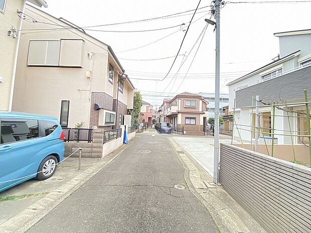 澄み渡る青空の下、ご家族との新しい暮らしがここから始まります。