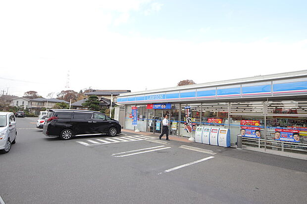 ローソン横浜新橋町店 46m