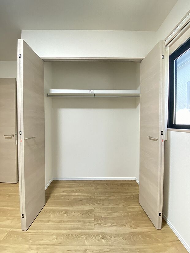 物の定位置が決まり、自然と片付けが続く快適収納です。