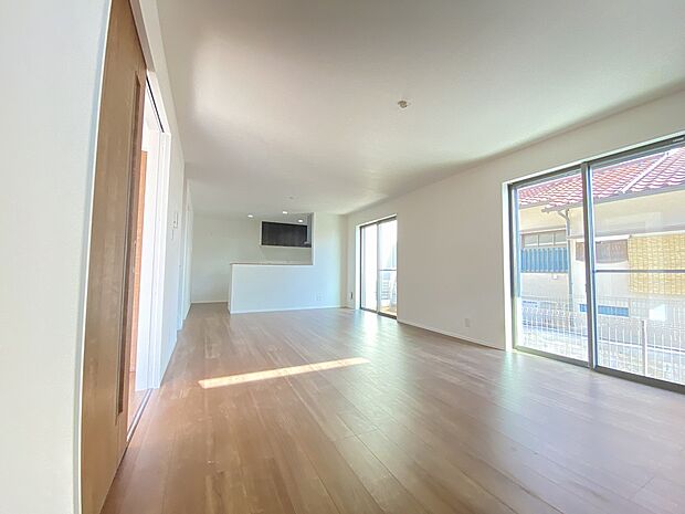 広さのあるリビング。家具選びやレイアウトの幅も広がります。