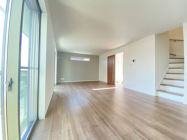 何気ない一日の一コマが積み重り、かけがえのない家族との思い出と重なっていくリビング。