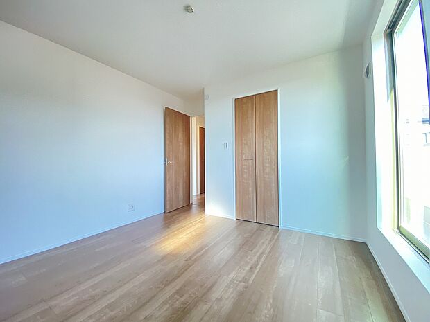 あなたらしさを彩る、自由に使えるキャンバスのような洋室。