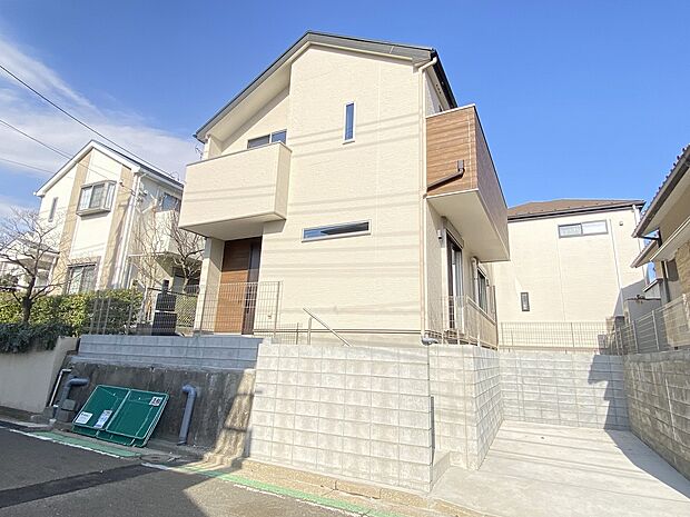 家族の時間をゆったり育み、安心して暮らせる住環境です。