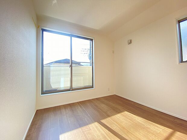 全居室フローリング。ちょっと汚れた時もすぐに拭き取れます。清潔さも長持ち