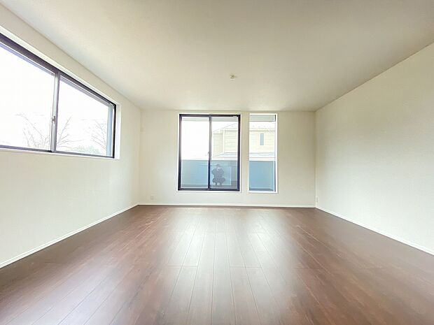 お洒落な雑貨屋さんで見つけた、あの小物やインテリアも置ける　そんな喜びをここで叶えませんか。