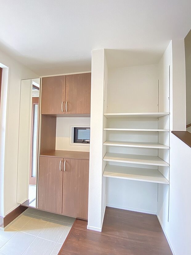 天井まで届く大容量シューズボックスで、靴の収納もラクラク