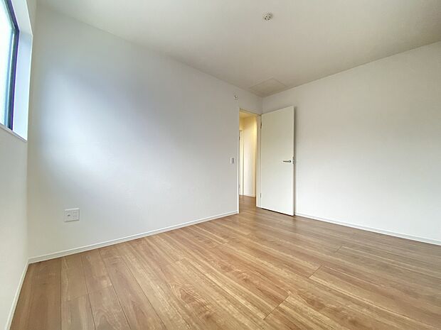 お好みのカーテンやラグで、自分好みにカスタマイズ