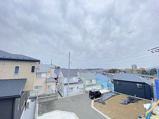 近隣は落ち着いた静かな環境。のんびりと生活していただけます。