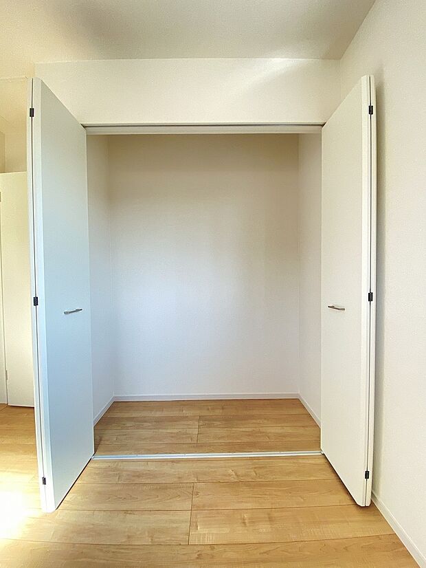 お部屋ごとに設けた収納は使いやすさへのこだわりです。