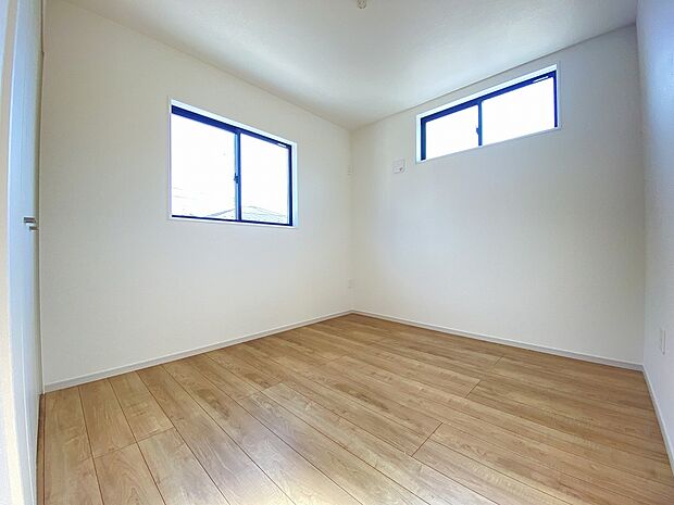 嬉しい2面採光。風と光を感じることで、季節の移ろいも感じられます。