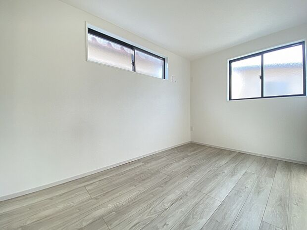 断熱性と結露防止に活躍してくれるペアサッシを採用