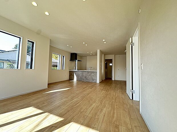 お気に入りのインテリアが映える、落ち着いた雰囲気のリビングです。