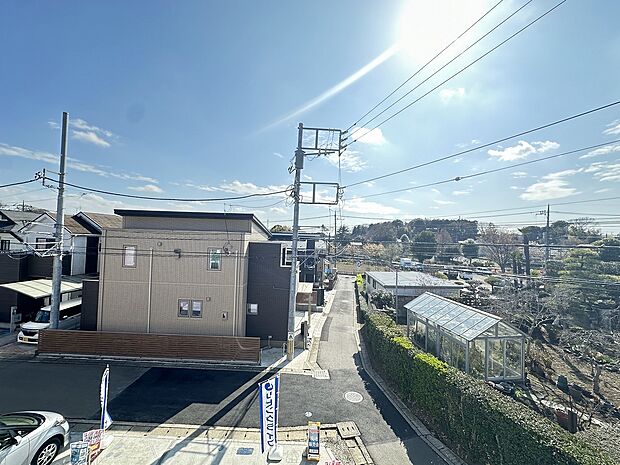 空の広さを感じながら、未来を育む穏やかな日々が待っています。