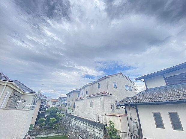 各地に広がる季節の魅力を楽しめるスポット。忙しい日々でもほっと一息つける空間です。