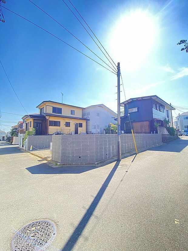 落ち着いた街並みに包まれた閑静な住宅地で、心地よい開放感を感じる暮らしを。