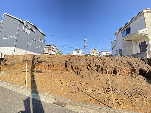 お子さまと一緒のお散歩も安心して楽しめる、穏やかな住環境が整っています。