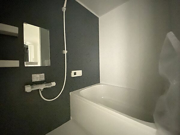 落ち着いた色合いで疲れた体を癒してくれる、贅沢な寛ぎ空間です。