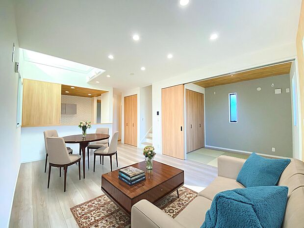 本画像はＣＧで作成しており、実際に現地に家具は置かれておりません。また、価格に家具は含まれておりません。