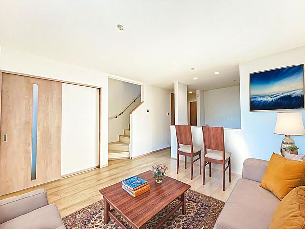 本画像はＣＧで作成しており、実際に現地に家具は置かれておりません。また、価格に家具は含まれておりません。