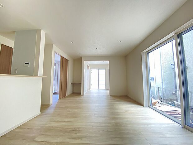 19帖の明るいリビングは家族との時間をはぐくみます