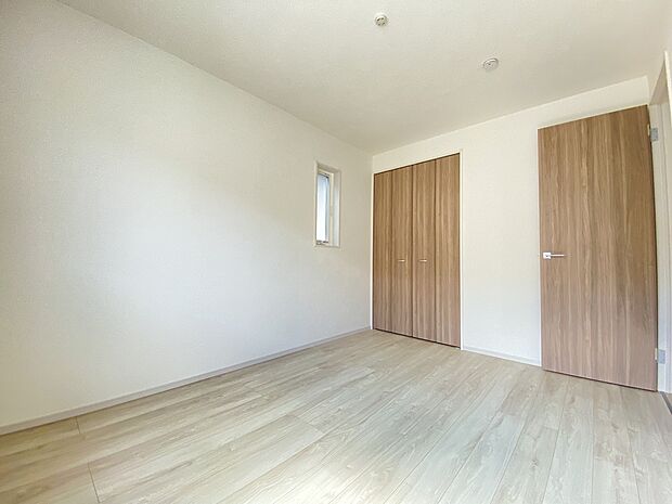 5LDKと部屋数の多い間取りは、何に使おうかなと考えてしましますね。書斎、趣味、子供部屋、納戸、選べる自由があるのは嬉しいですね。