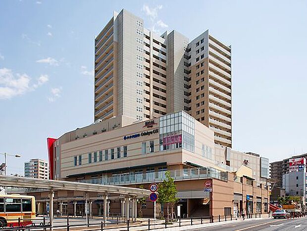 ラクアルオダサガ 824m 「ちょっといい、ちょうどいい」がコンセプト 身近に気軽に利用できる便利な駅ビルです。