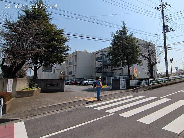綾瀬市立綾西小学校　732ｍ