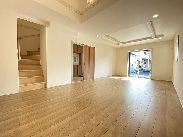 食洗機や浴室乾燥機など設備も充実したお住まいです。