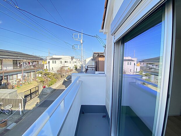 どこまでも広がる青空の下、ご家族との未来が始まる新たな暮らしのステージ。