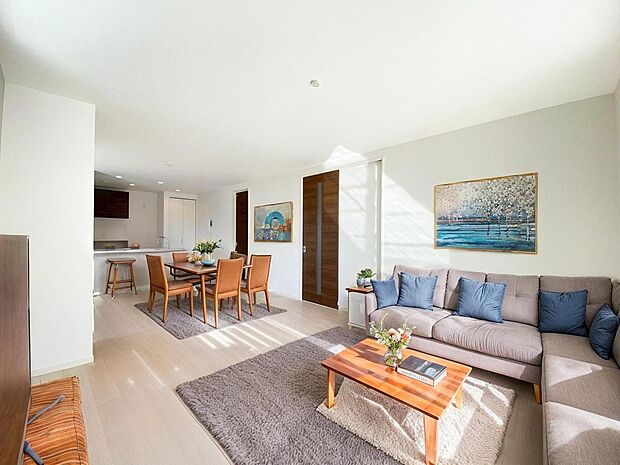 本画像はCGで作成しており、実際に現地に家具や照明は置かれておりません。また、価格に家具や照明の費用は含まれておりません。