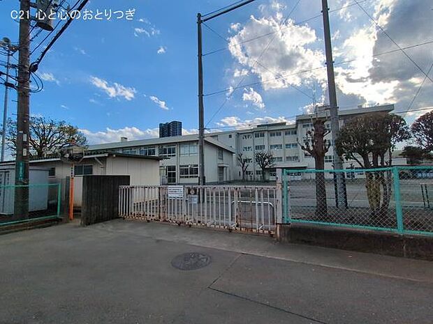 相模原市立谷口中学校 645m