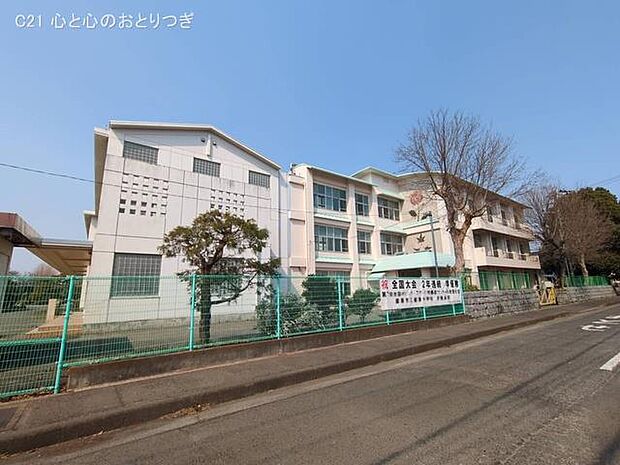 綾瀬市立綾瀬中学校　850ｍ