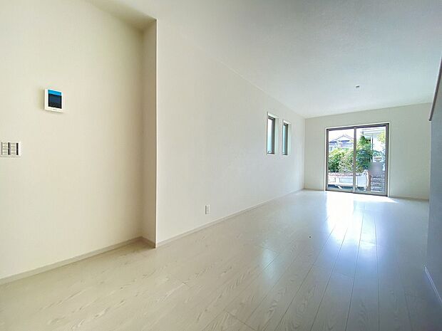 広さのあるリビング。家具選びやレイアウトの幅も広がります。