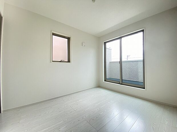 お洒落な雑貨屋さんで見つけた、あの小物やインテリアも置ける　そんな喜びをここで叶えませんか。