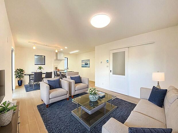 本画像はＣＧで作成しており、実際に現地に家具は置かれておりません。また、価格に家具は含まれておりません。