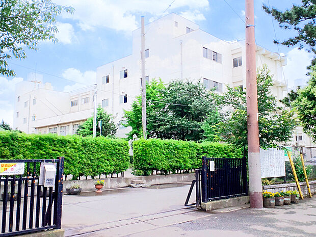 大和市立引地台中学校　590ｍ