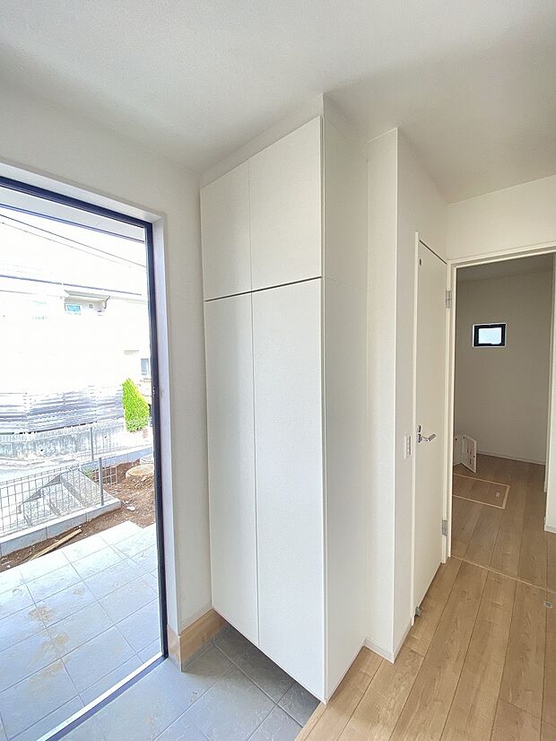 天井まで届く大容量シューズボックスで、靴の収納もラクラク