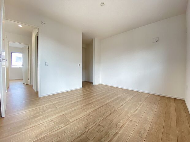 お洒落な雑貨屋さんで見つけた、あの小物やインテリアも置ける　そんな喜びをここで叶えませんか。