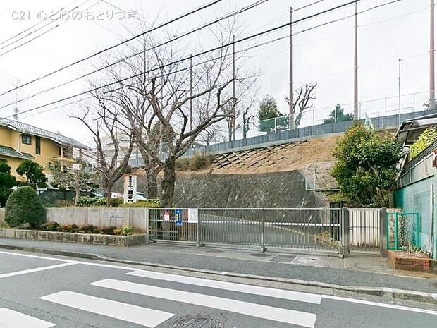 横浜市立下瀬谷中学校 549m