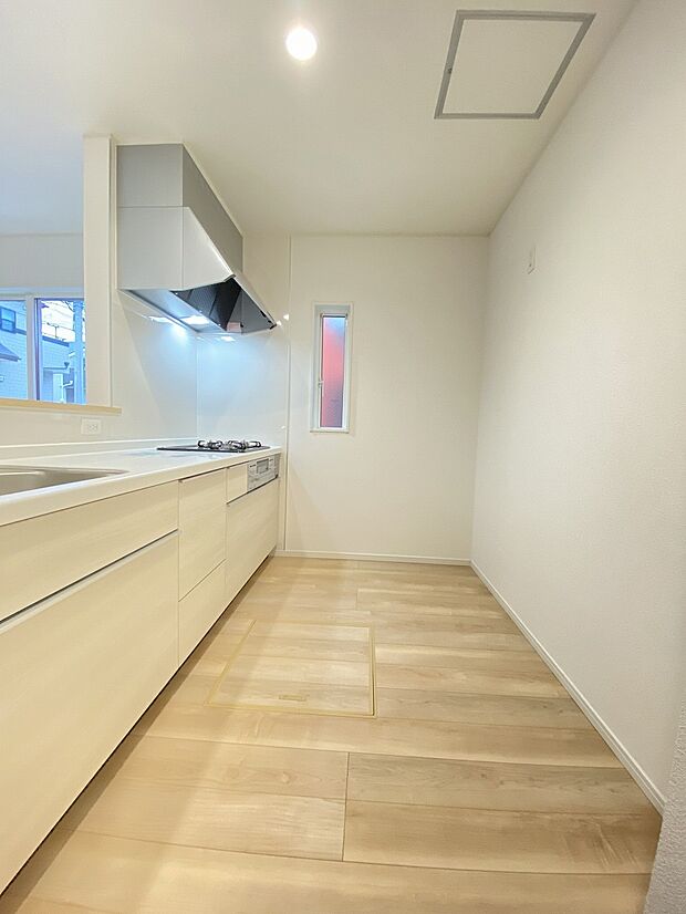 キッチンスペースも広いのでお子様といっしょに楽しくお料理もできます。