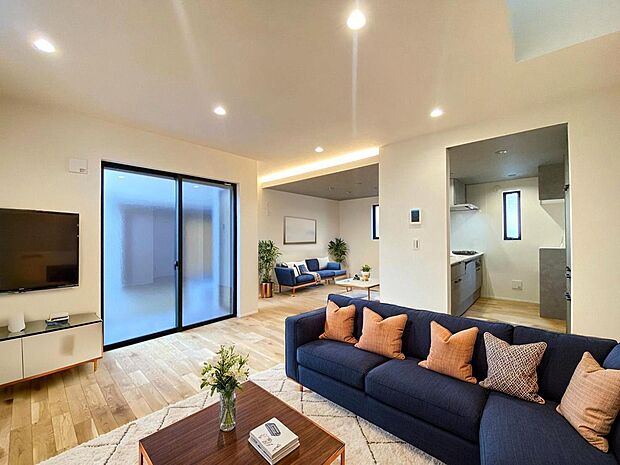 本画像はＣＧで作成しており、実際に現地に家具は置かれておりません。また、価格に家具は含まれておりません。