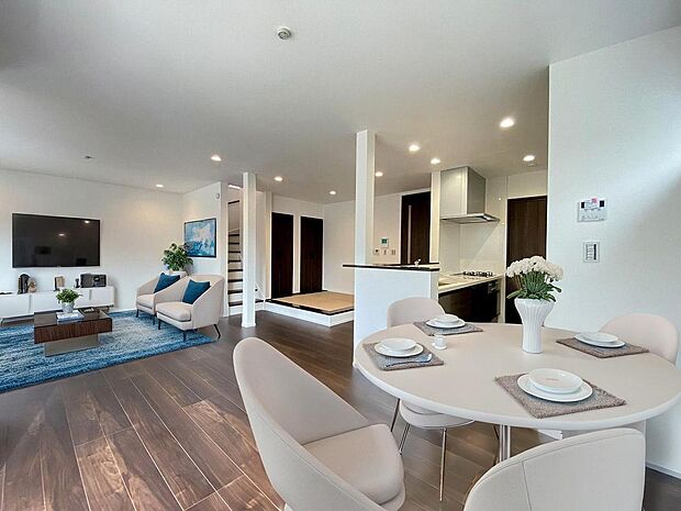 本画像はＣＧで作成しており、実際に現地に家具は置かれておりません。また、価格に家具は含まれておりません。