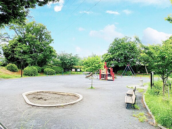 美しが丘第四公園　37ｍ