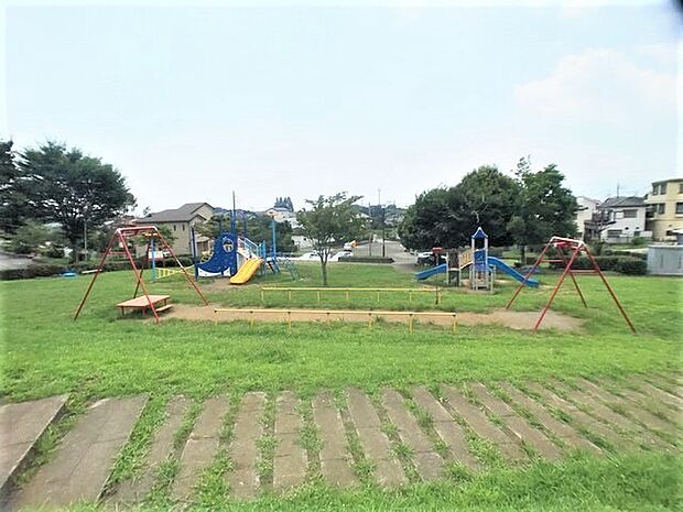 大谷近隣公園 411m 丹沢大山や富士山を望むことができる公園です。