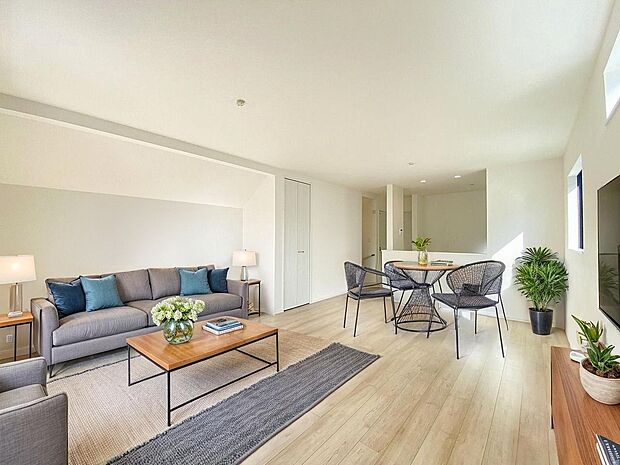 本画像はＣＧで作成しており、実際に現地に家具は置かれておりません。また、価格に家具は含まれておりません。