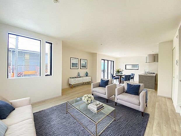 本画像はＣＧで作成しており、実際に現地に家具や照明は置かれておりません。また、価格に家具や照明の費用は含まれておりません。