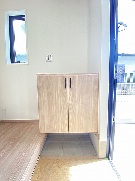 豊富な靴収納を可能にするシューズボックスで、玄関の美しさがいつもキープされます。