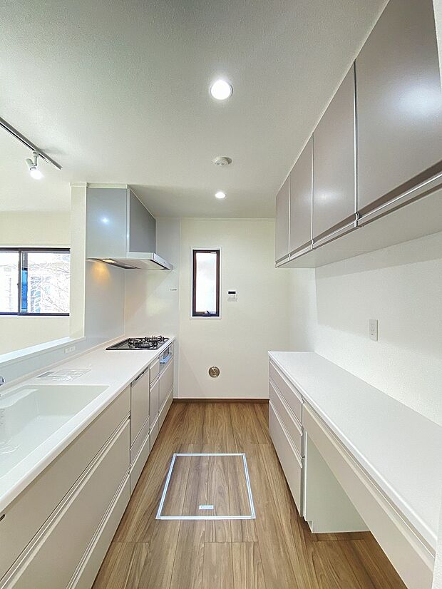 広々としたシンクで、食事の後片付けもはかどります